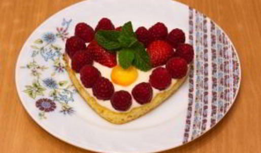цитрусовые пирожные валентинки с фруктами