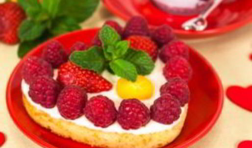 цитрусовые пирожные валентинки с фруктами