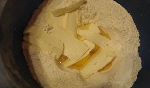 большая и вкусная пицца