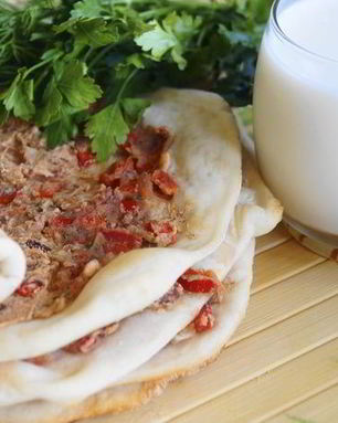 Лахмаджун с фасолью