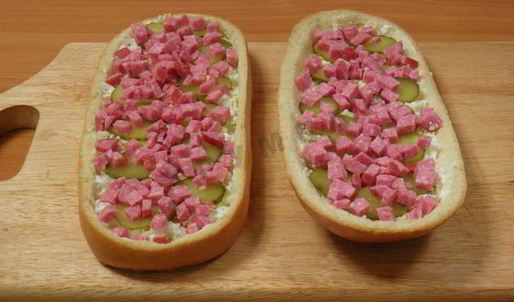 ленивая пицца из батона в духовке