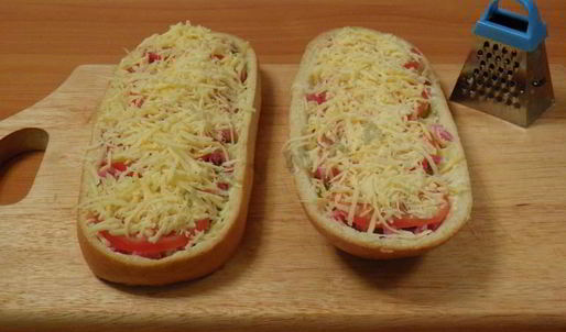 ленивая пицца из батона в духовке