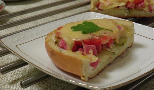 ленивая пицца из батона в духовке