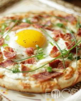 Мини-пицца с яйцом