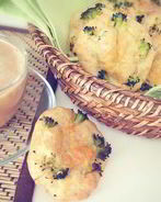 Мини-пиццы на заварном тесте с пармезаном и брокколи