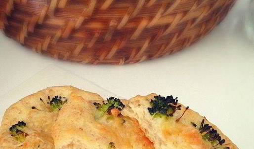 мини-пиццы на заварном тесте с пармезаном и брокколи