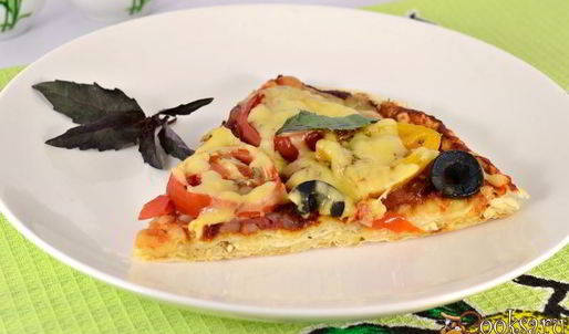 пицца из лаваша с сыровяленой колбасой