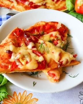 Пицца на тонком тесте без дрожжей