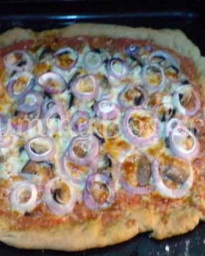 Пицца с грибами и креветками