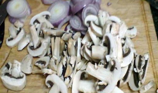 пицца с грибами и креветками