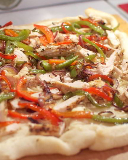 Рецепт пиццы с курицей и перцем