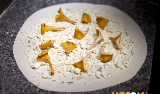 пицца с лисичками