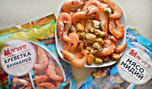 пицца с морепродуктами на основе из брокколи