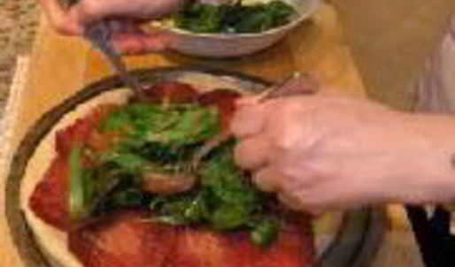 пицца с рукколой и ветчиной