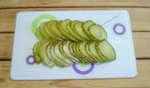 пицца с солеными огурцами