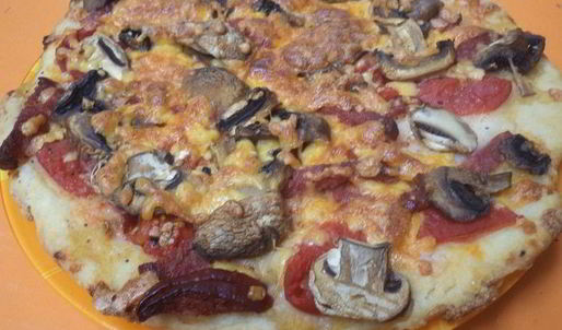 пицца с ветчиной, шампиньонами и сыром