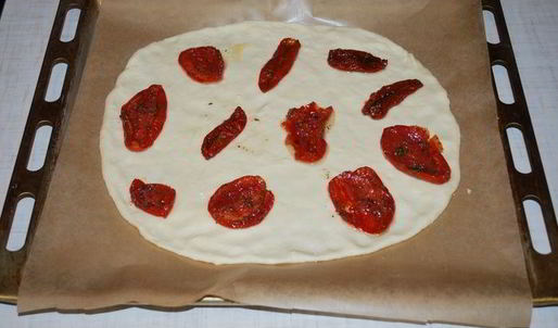 пицца с вялеными помидорами