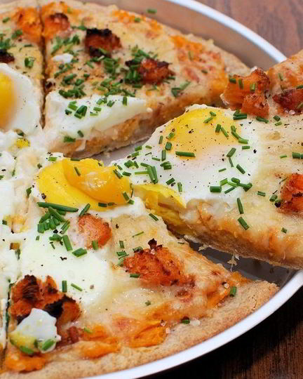 Рецепт пиццы с яйцом и сыром