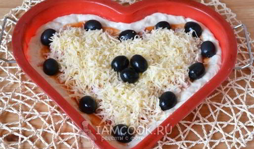 пицца-сердце с ветчиной и сыром