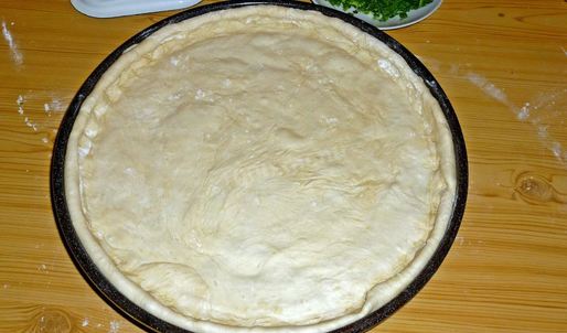 пицца в духовке с колбасой и сыром