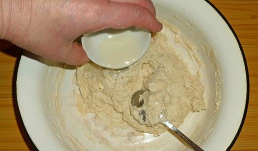 пицца в духовке с колбасой и сыром