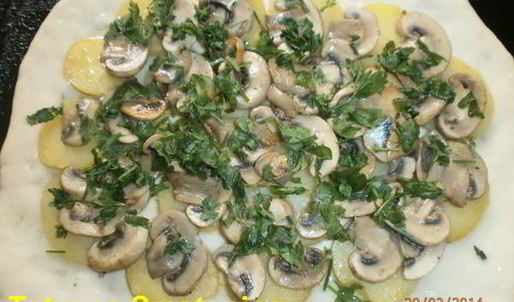 постная пицца с картофелем и грибами