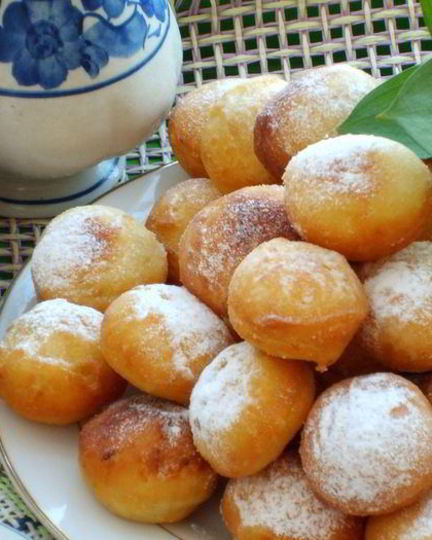 Рецепт пончиков картофельных со смородиновым соусом