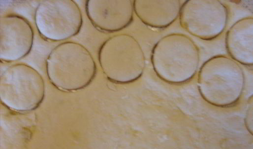 пончики картофельные со смородиновым соусом