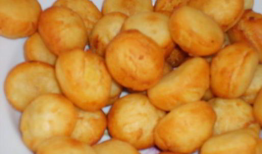 пончики картофельные со смородиновым соусом