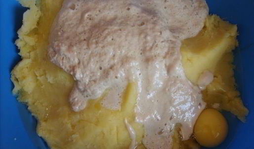 пончики картофельные со смородиновым соусом