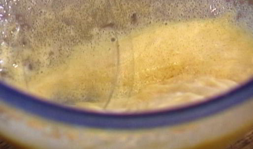 пончики на кефире с корицей и мускатным орехом