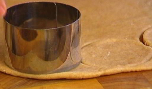 пончики на кефире с корицей и мускатным орехом