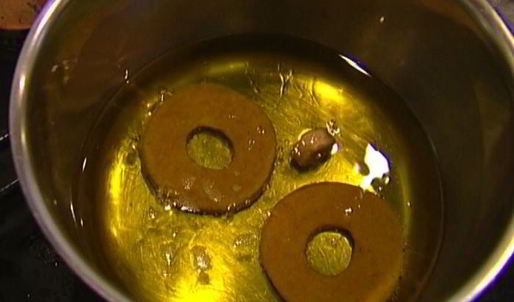 пончики на кефире с корицей и мускатным орехом