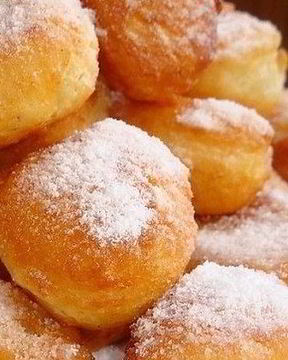 Пышные пончики с яблоком