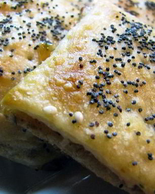 Постные слойки с орехом и маком