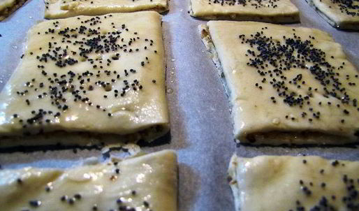 постные слойки с орехом и маком