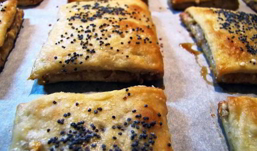 постные слойки с орехом и маком