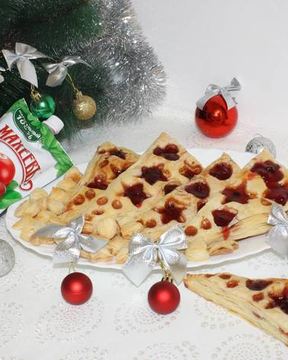 Праздничные слойки с джемом