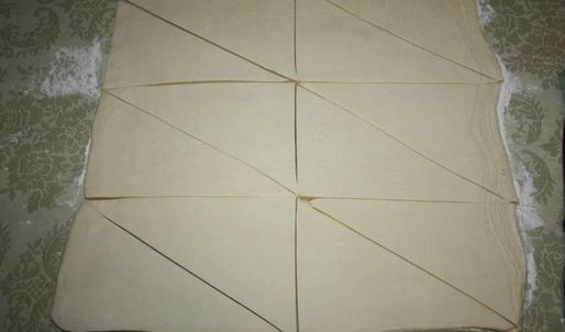 праздничные слойки с джемом