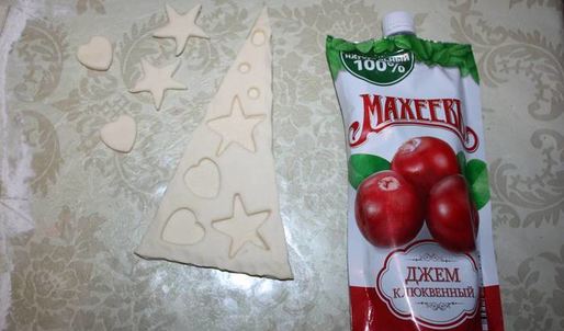 праздничные слойки с джемом