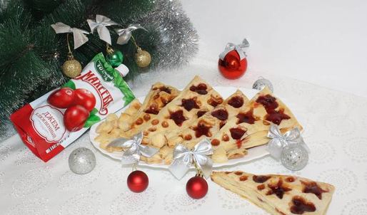 праздничные слойки с джемом