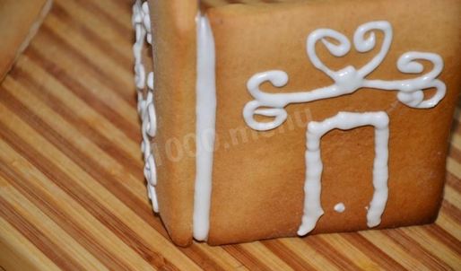 новогодний пряничный домик с глазурью