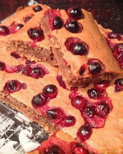 Рецепт постной шоколадной коврижки с клюквой