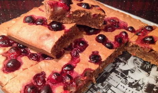 постная шоколадная коврижка с клюквой