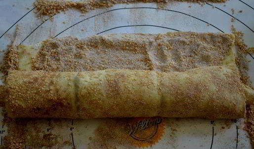 рулетики с золотистым кунжутом