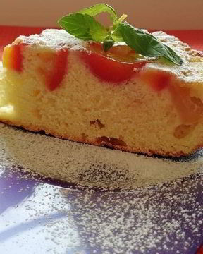 Классическая шарлотка с яблоками и нектаринами