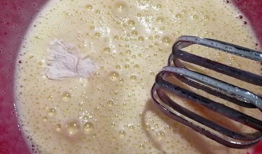 классическая шарлотка с яблоками и нектаринами