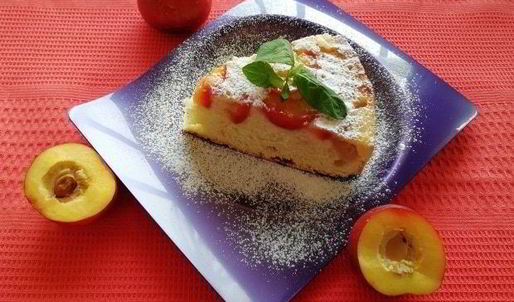 классическая шарлотка с яблоками и нектаринами