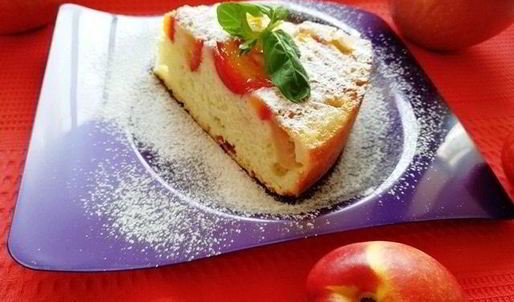 классическая шарлотка с яблоками и нектаринами