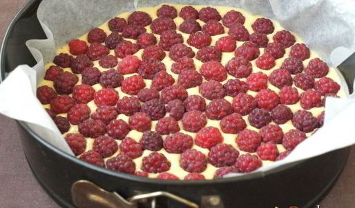 малиновая шарлотка